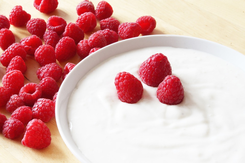 Raspberries yogurt